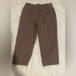 LULULEMON LIGHT BROWN CAPRI JOGGERS